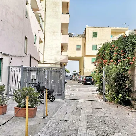 Calise B Senza Balcone بروسيدا